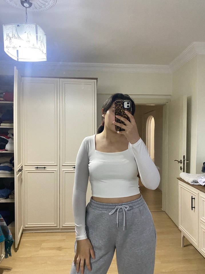 Beyaz Uzun Kollu Crop Top - Görsel 2