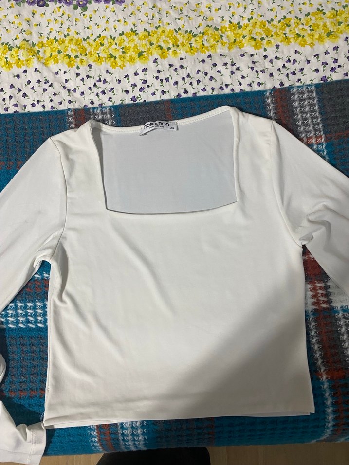 Beyaz Uzun Kollu Crop Top - Görsel 4