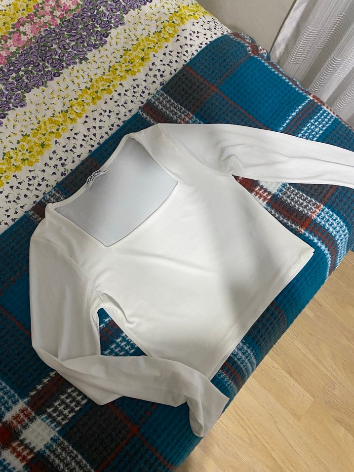 Beyaz Uzun Kollu Crop Top - Görsel 3