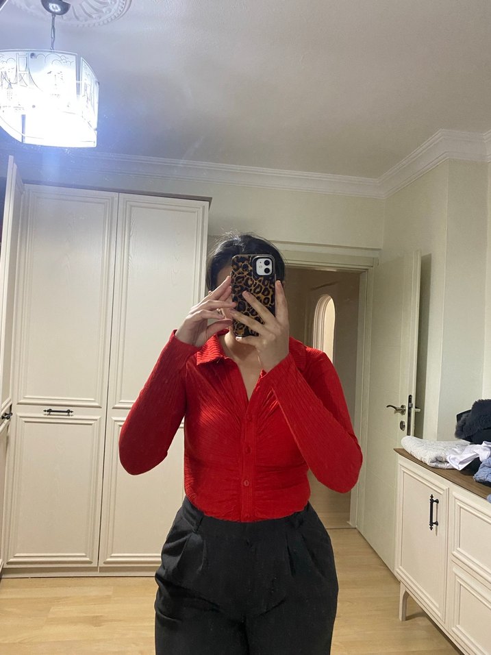 Uzun Kollu Kırmızı Kadın Bluz - Görsel 2