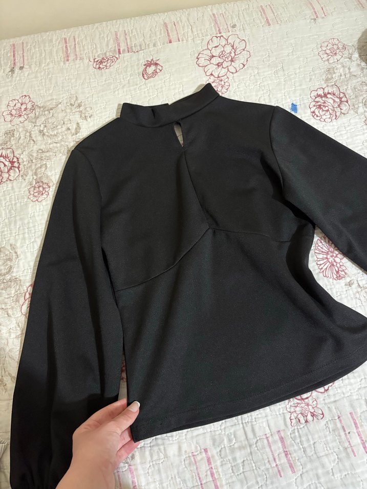 Uzun Kollu Siyah Yüksek Yakalı Kadın Bluz - Görsel 2