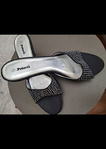 Polaris Siyah Desenli Dolgu Topuk Terlik - Görsel 4