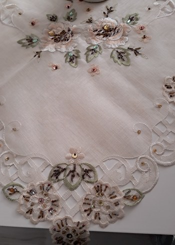 İşlemeli Beyaz Bohem Masa Örtüsü - Görsel 3