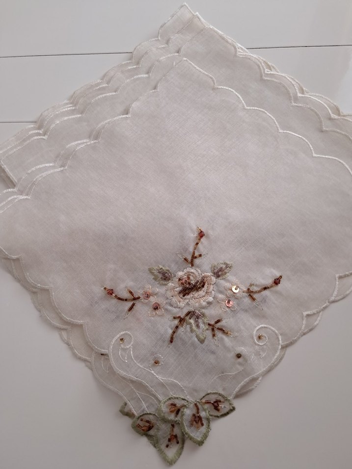 İşlemeli Beyaz Bohem Masa Örtüsü - Görsel 2