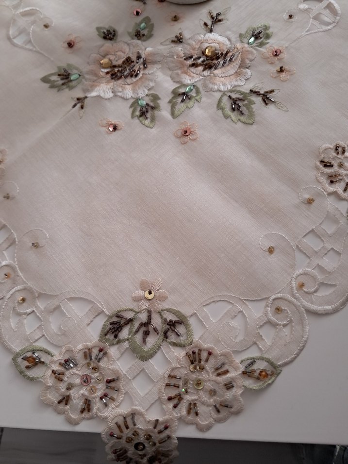 İşlemeli Beyaz Bohem Masa Örtüsü - Görsel 3