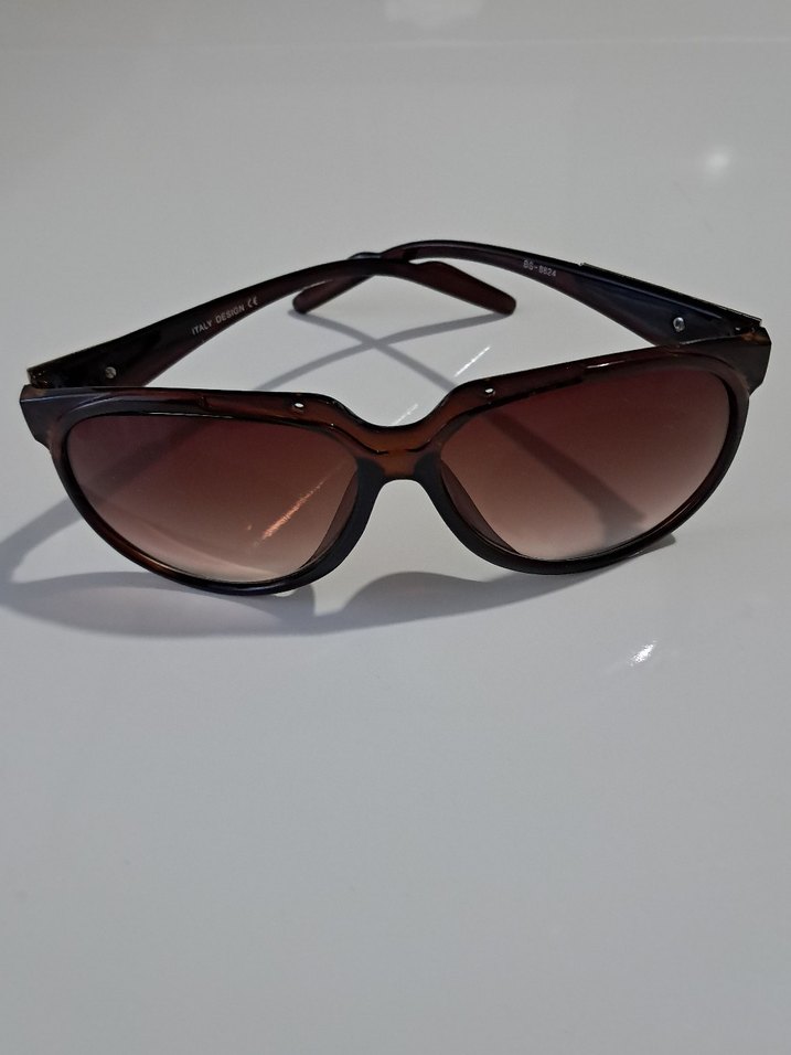 Klasik Şıklıkta Kahverengi Şeffaf Güneş Gözlüğü - Görsel 3