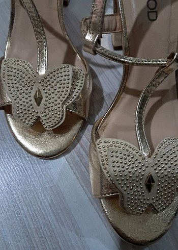 Altın Rengi Gold Kelebekli Dolgu Topuklu Kadın Ayakkabı - Görsel 5