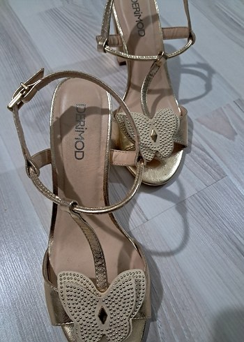 Altın Rengi Gold Kelebekli Dolgu Topuklu Kadın Ayakkabı - Görsel 3