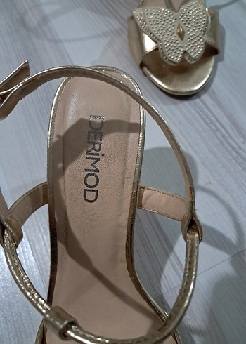 Altın Rengi Gold Kelebekli Dolgu Topuklu Kadın Ayakkabı - Görsel 2