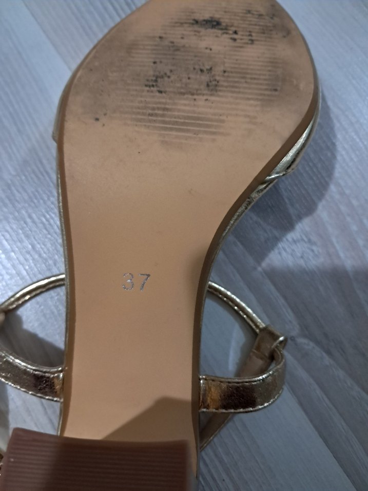 Altın Rengi Gold Kelebekli Dolgu Topuklu Kadın Ayakkabı - Görsel 4