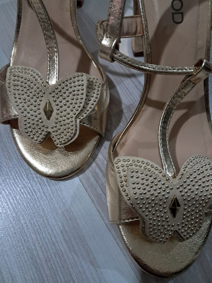 Altın Rengi Gold Kelebekli Dolgu Topuklu Kadın Ayakkabı - Görsel 5