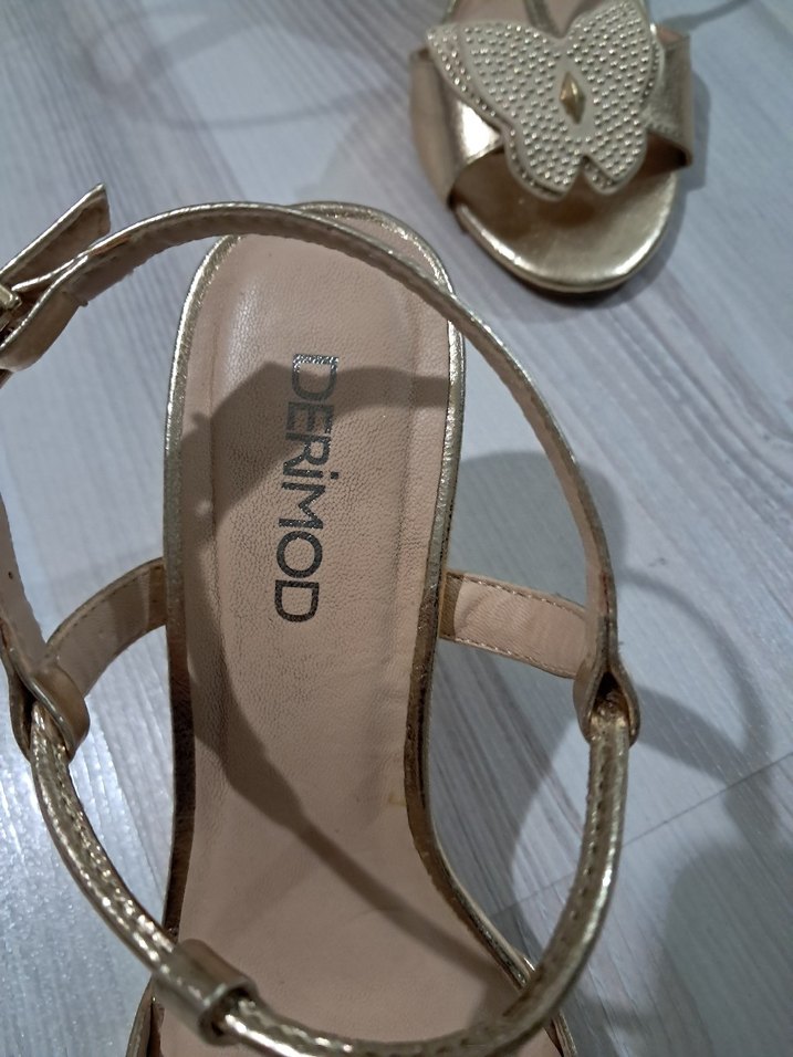 Altın Rengi Gold Kelebekli Dolgu Topuklu Kadın Ayakkabı - Görsel 2