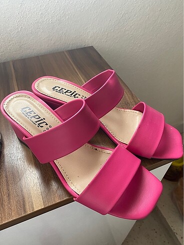 Pembe topuklu terlik