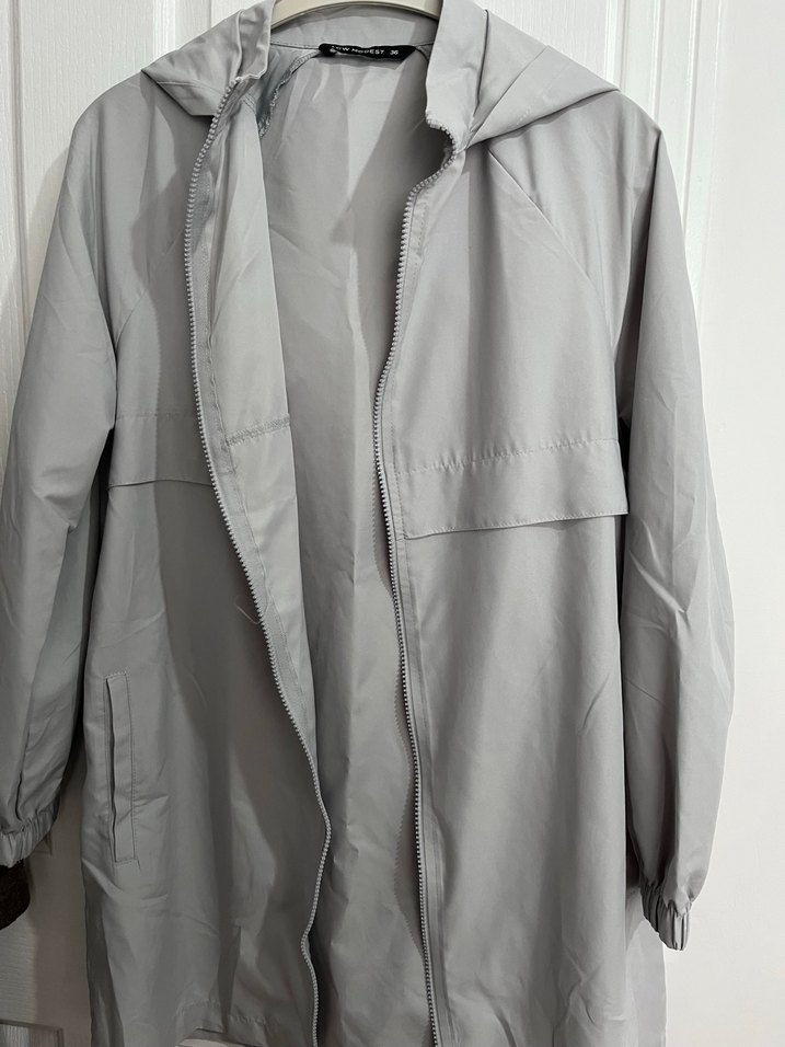 Gri Midi Kadın Yağmurluk Kapüşonlu - Görsel 2