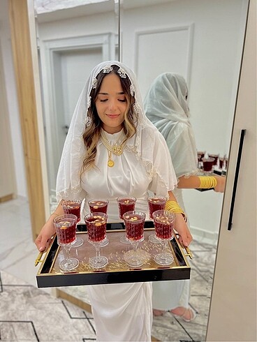 Gigii's Beyaz saten elbise