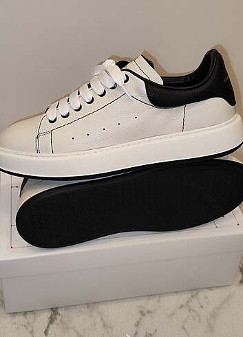 Alexander McQueen 