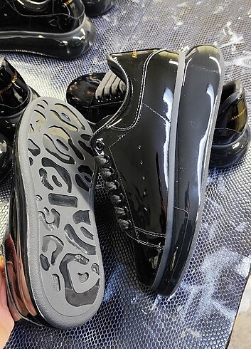 tek ebat Beden Alexander McQueen siyah rugan ayakkabı
