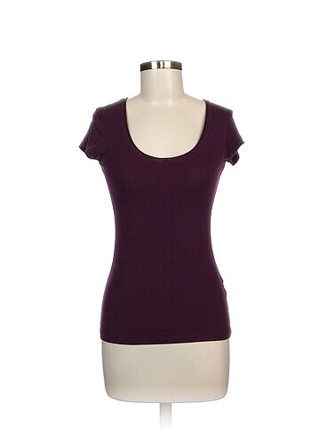 Bershka T-shirt %70 İndirimli.
