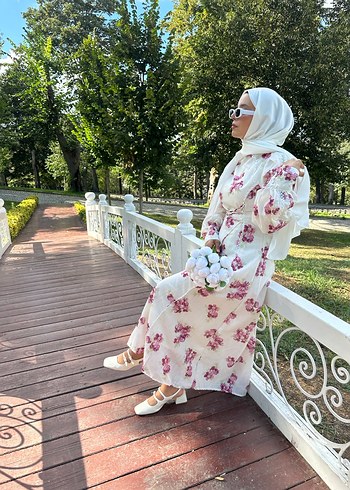 Çiçek Desenli Beyaz Uzun Bohem Elbise - Görsel 3