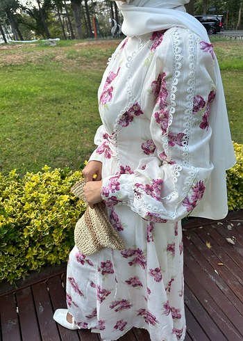 Çiçek Desenli Beyaz Uzun Bohem Elbise - Görsel 2