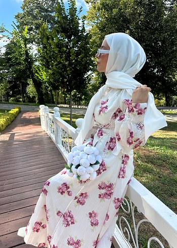 Çiçek Desenli Beyaz Uzun Bohem Elbise - Görsel 4