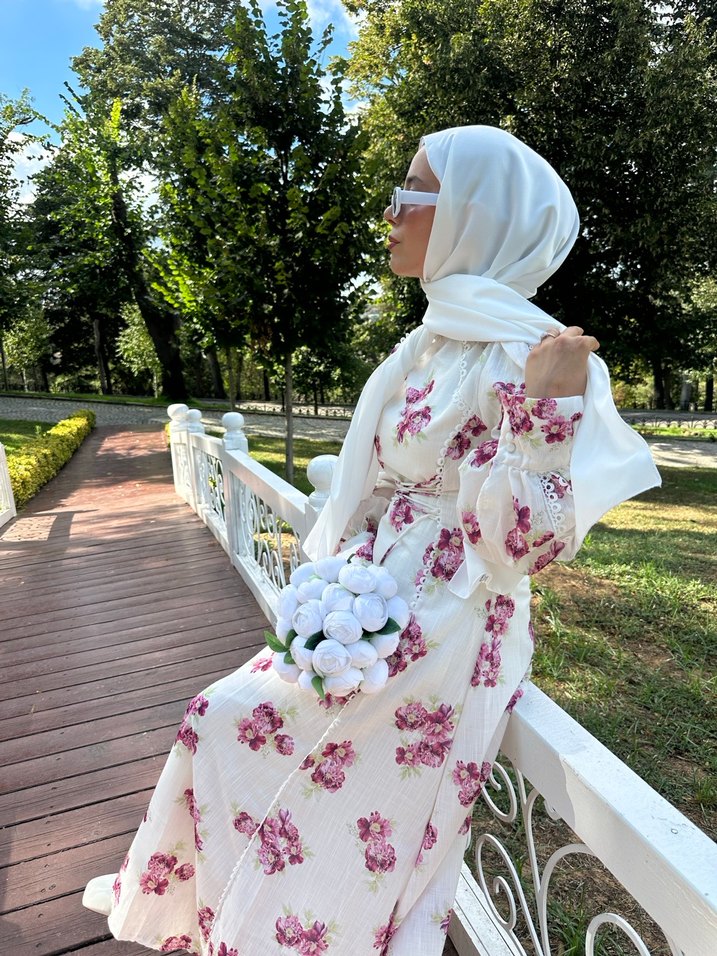 Çiçek Desenli Beyaz Uzun Bohem Elbise - Görsel 4