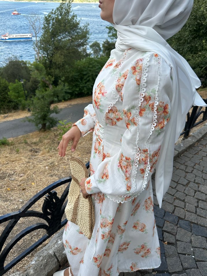 Bohem Tarzı Uzun Bağcıklı Elbise - Görsel 2