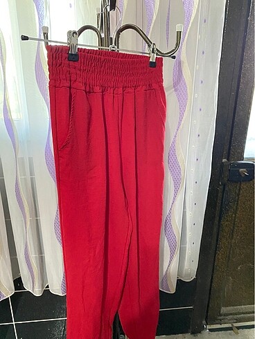 Kırmızı pantolon