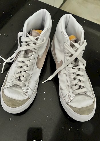 Beyaz BağcıklıSpor Ayakkabı nike blazer mid 77