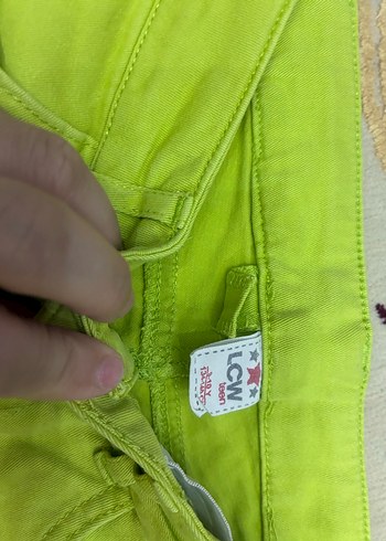 Renkli Bağlama Desenli Düğmeli Mini Şort - Görsel 2