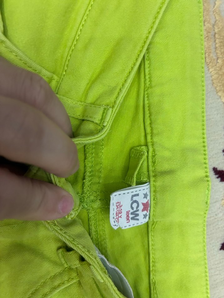 Renkli Bağlama Desenli Düğmeli Mini Şort - Görsel 2