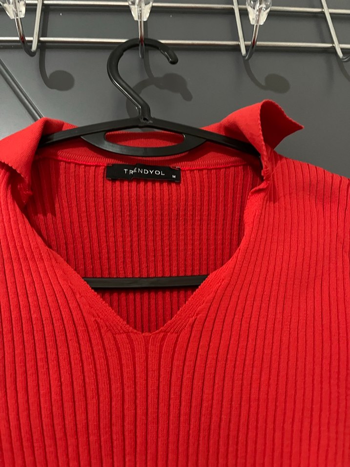 Kırmızı V Yaka İnce Triko Kadın Kazak - Görsel 2