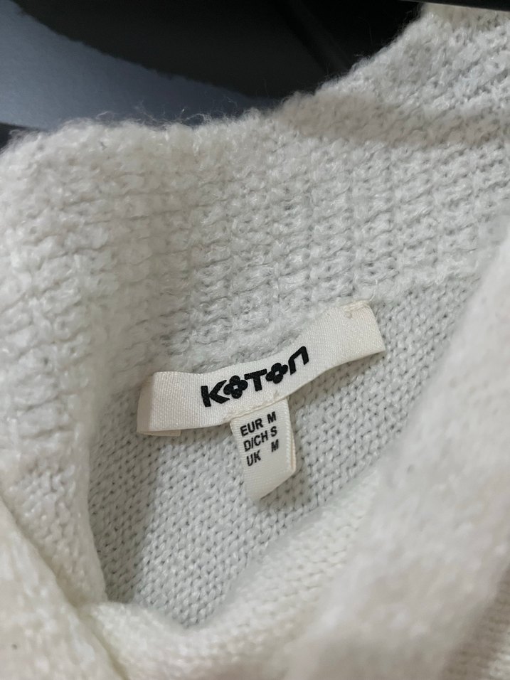 Beyaz Örgü Yüksek Yakalı Kadın Kazak - Görsel 3