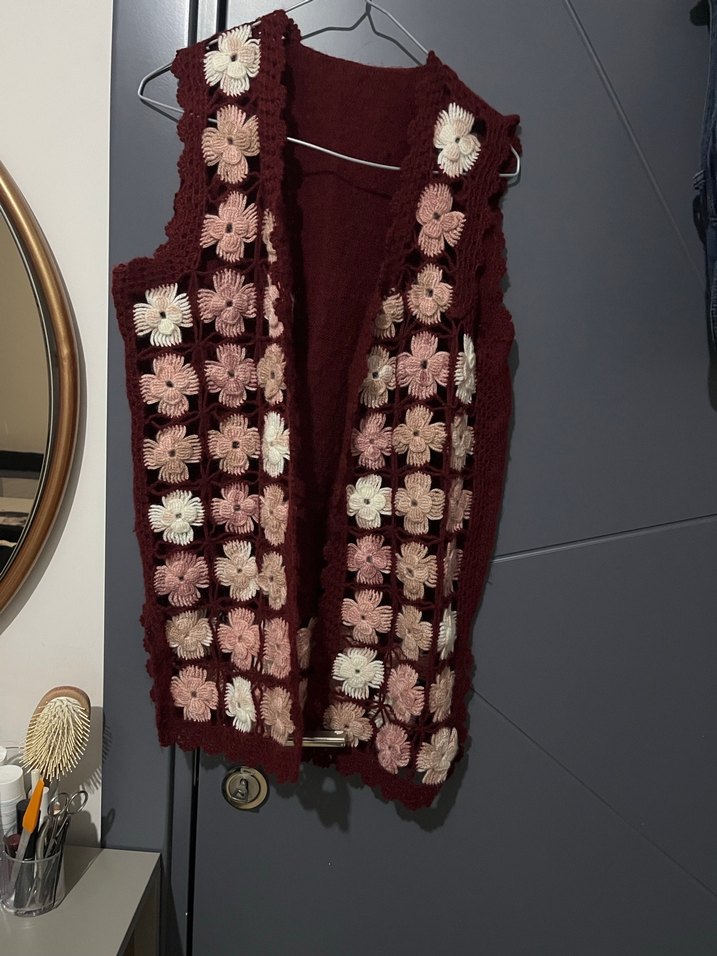 Bordo Çiçek Nakışlı Bohem Örgü Yelek - Görsel 2