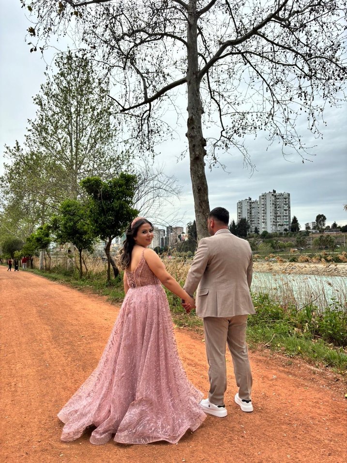 Dantel Detaylı Pembe Uzun Gelinlik - Görsel 3