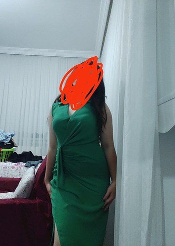 s Beden Yeşil yırtmaçlı elbise