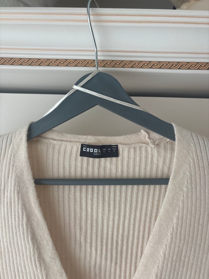 Bej V Yaka İnce Triko Hırka - Görsel 2