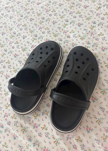38 Beden Siyah Baskılı Crocs Terlik