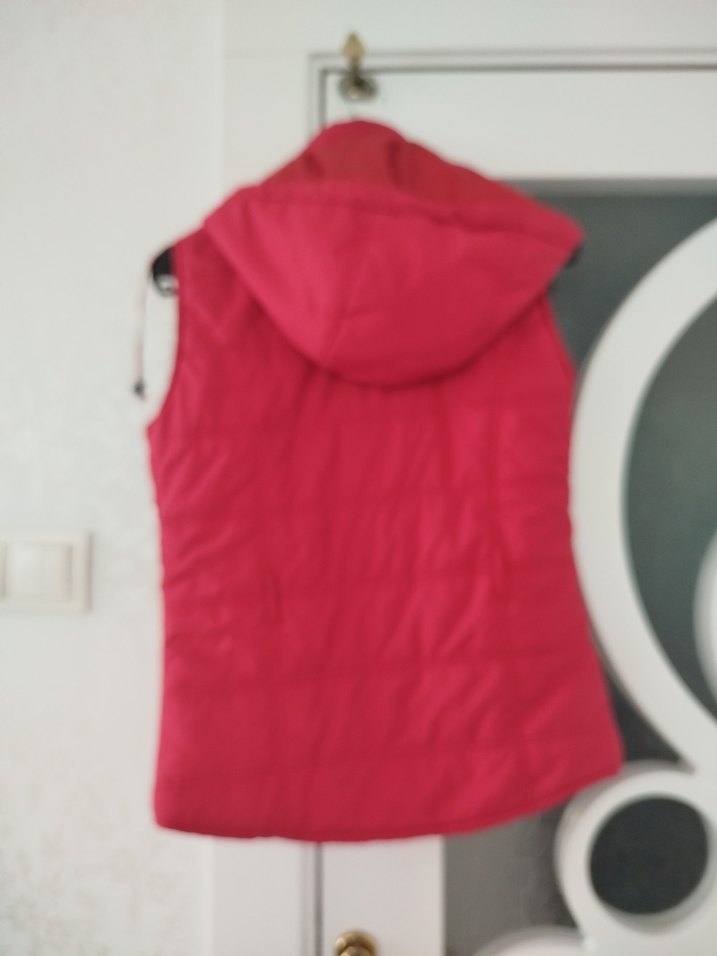 Kırmızı Düğmeli Yüksek Yakalı Kadın Yelek - Görsel 2