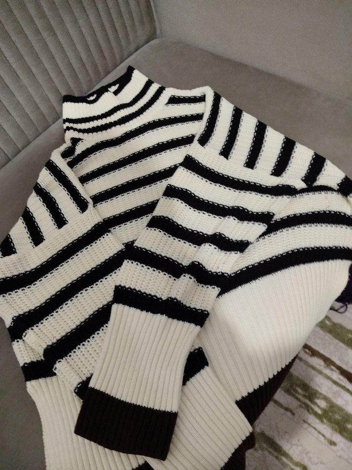 Kadın Beyaz Siyah Çizgili Boğazlı Triko Kazak - Görsel 4