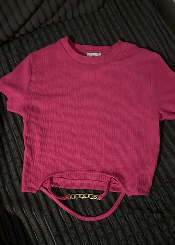 Kısa Kollu Pembe Crop Top Zincir Detaylı