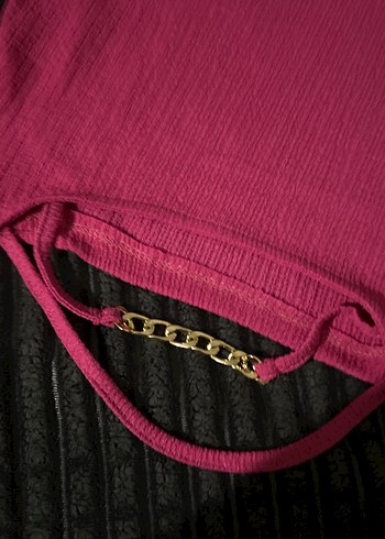 Diğer Kısa Kollu Pembe Crop Top Zincir Detaylı