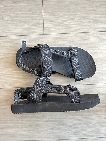 PULL&BEAR erkek sandalet