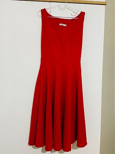 Kırmızı elbise - Görsel 4