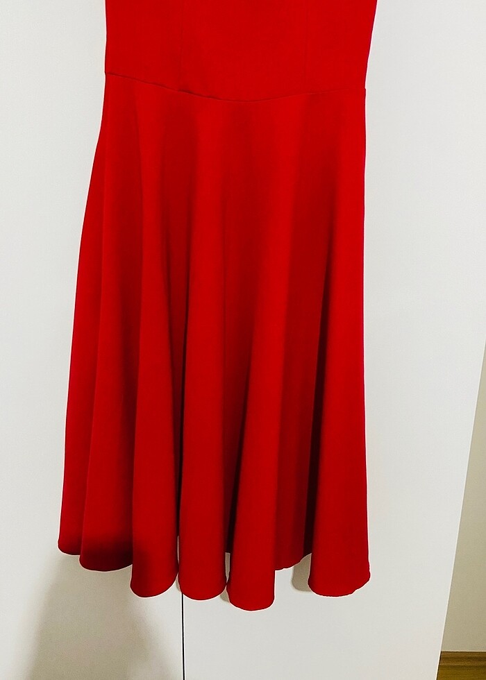 Kırmızı elbise - Görsel 2