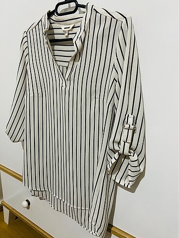 Siyah çizgili beyaz gömlek yarım kol - Görsel 3