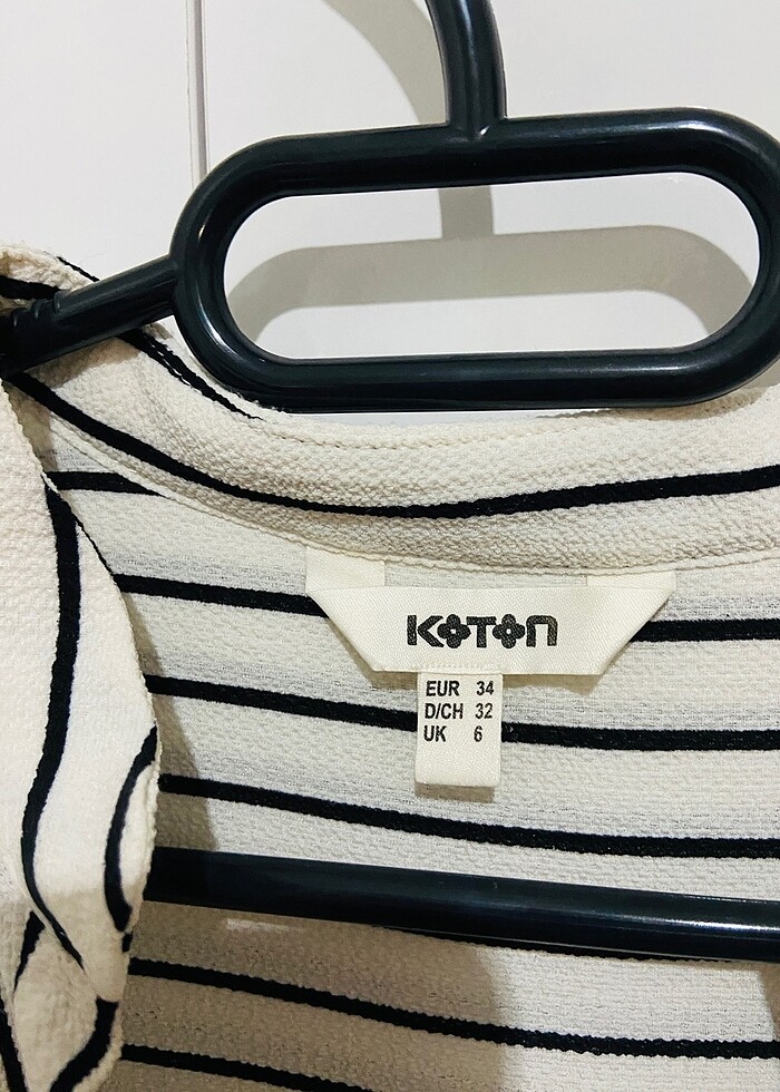 Siyah çizgili beyaz gömlek yarım kol - Görsel 2