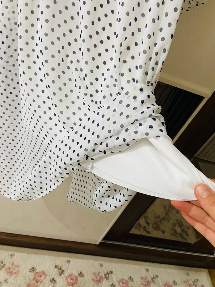 Puantiyeli Beyaz Uzun Kollu astarlı şifon Elbise - Görsel 3