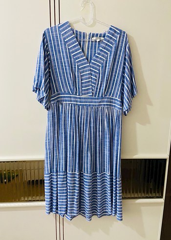 Çizgili V Yaka Elbise - Görsel 3