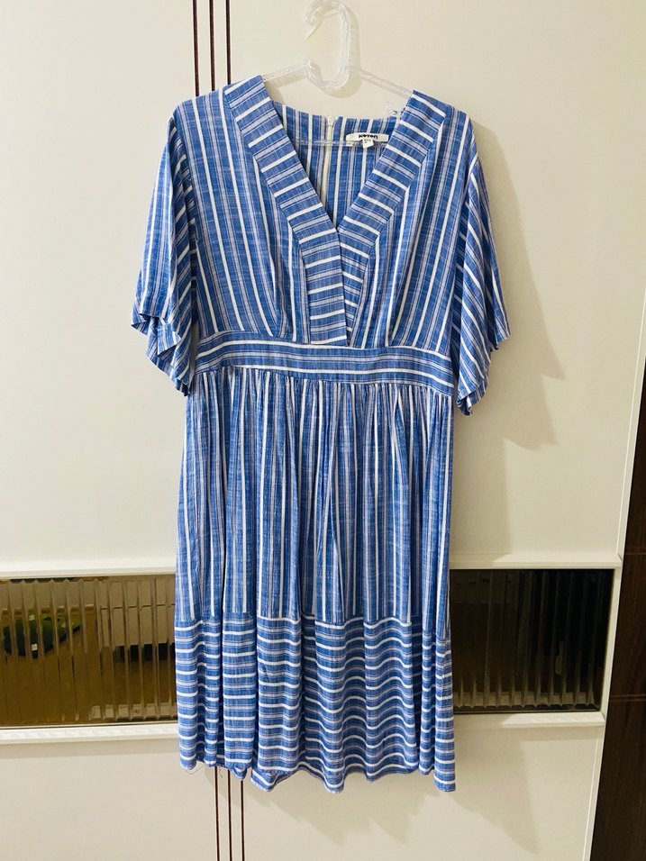 Çizgili V Yaka Elbise - Görsel 3